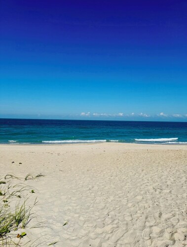 Family-Friendly Beach Retreat; Renovated 1 Bed/1.5 Bath Townhome w/ boat parking