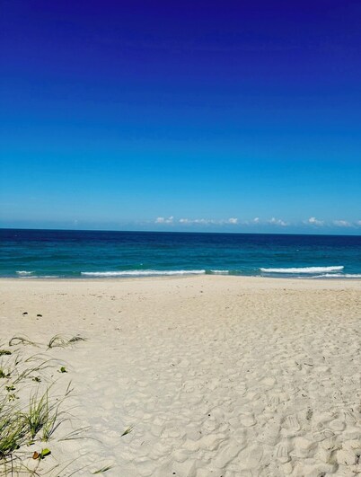 Family-Friendly Beach Retreat; Renovated 1 Bed/1.5 Bath Townhome w/ boat parking