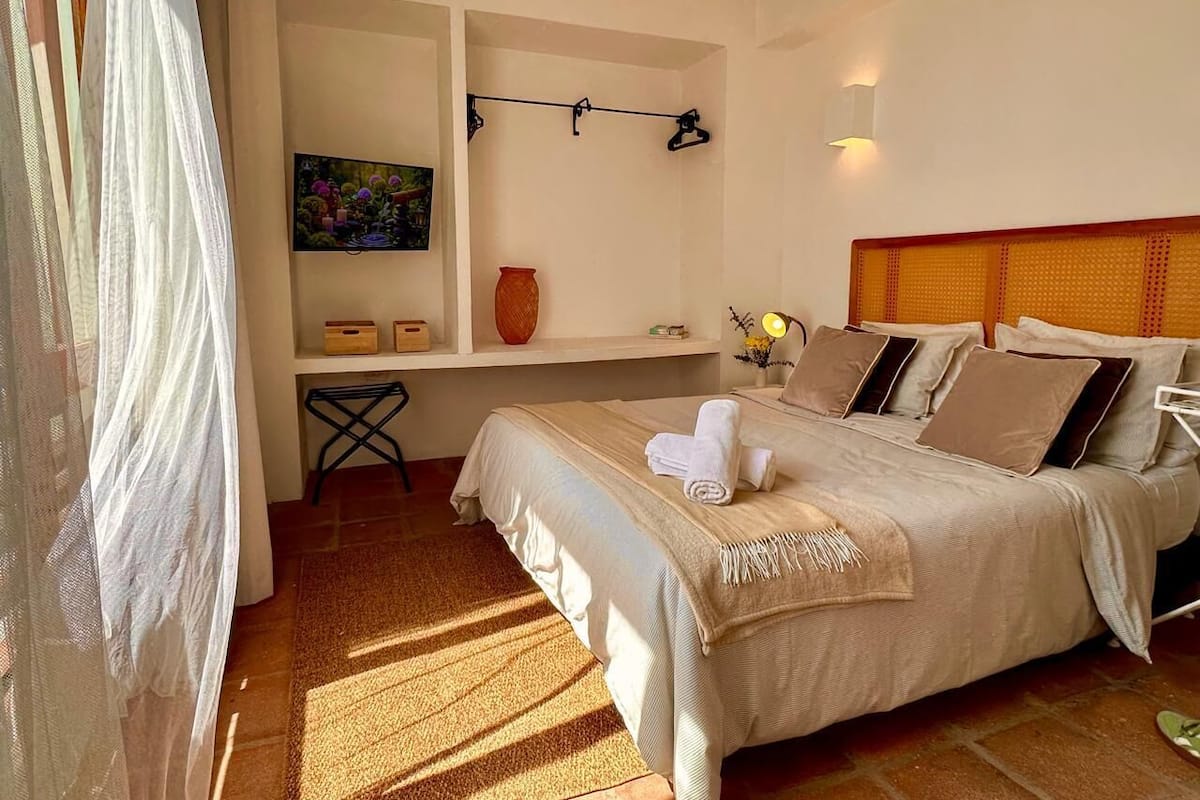 Deluxe Room, Pool View