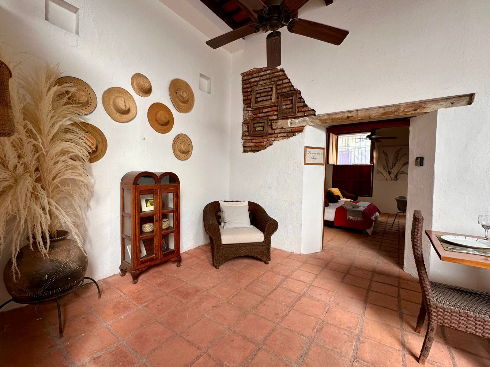 Hus - utsikt mot poolen | Interiör