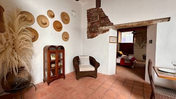 Hus - utsikt mot poolen | Interiör