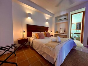 Down comforters, individually furnished, laptop workspace - Casa del Agua Pool House by Xarm Apartments (Santa Marta)