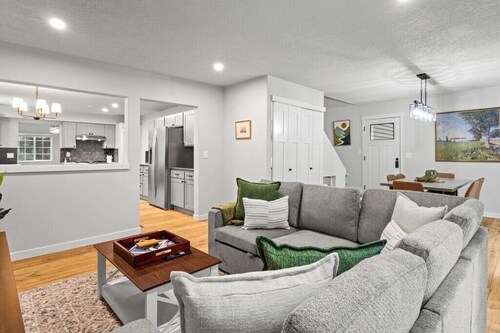 Modern Private Camas Retreat Near Lake & Downtown