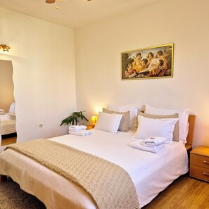 2 bedrooms, in-room safe, iron/ironing board, travel cot - Superior 2-bedroom apartment with pool, 4-min walk to beach near Split & Trogir (Kaštel Novi)