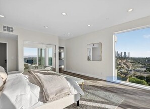Room - City, Mountain & Star Lit View (Los Angeles)