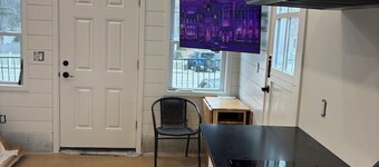 New cottage just steps from Cohasset Village Center. Monthly stays Only.