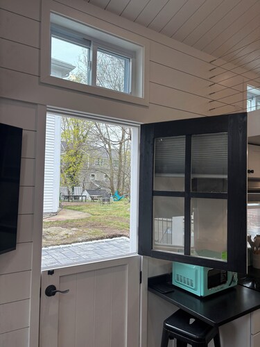 New cottage just steps from Cohasset Village. Monthly stays req. Available Oct 1