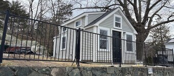 New cottage just steps from Cohasset Village. Monthly stays req. Available Oct 1