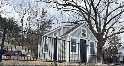 New cottage just steps from Cohasset Village. Monthly stays req. Available Oct 1
