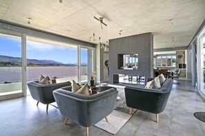 Living area - Lagoon House (Lake Marina)