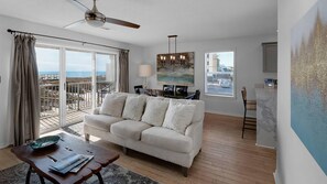公寓式客房, 多张床 (Beachside Villas 621) | 起居区