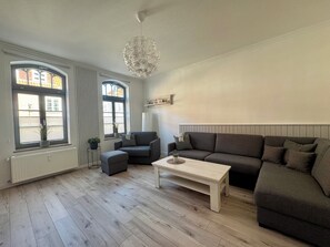 Living area - The apartment is located in a listed building in the heart of Bad Doberan. (Bad Doberan)