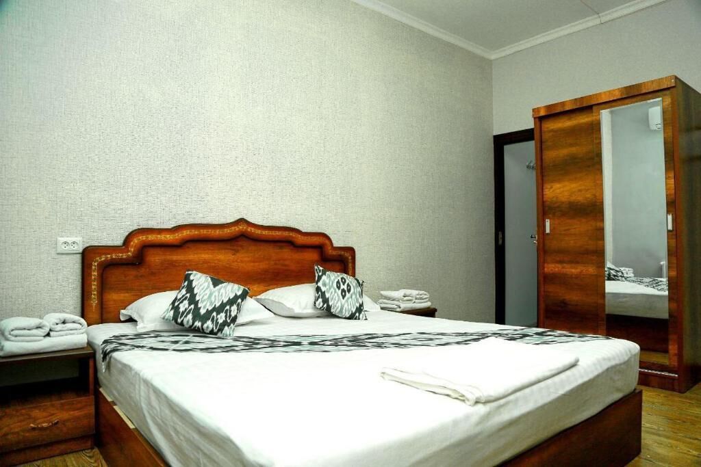 Tweepersoonskamer, balkon, uitzicht op stad