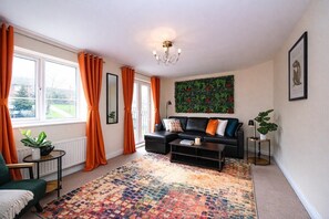 Living area - Central Nottingham Oasis Sleeps 9 With Parking (Nottingham)