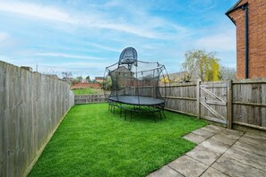 Property grounds - Central Nottingham Oasis Sleeps 9 With Parking (Nottingham)