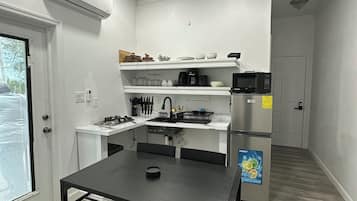 Apartment, Balcony, Partial Sea View | Private kitchen