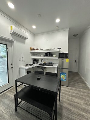 Standard Apartment, Balcony, Partial Sea View | Private kitchen | Microwave, stovetop, cookware/dishes/utensils