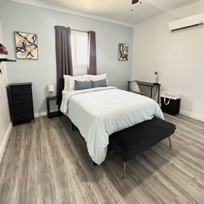 Departamento estándar, balcón, vista parcial al mar