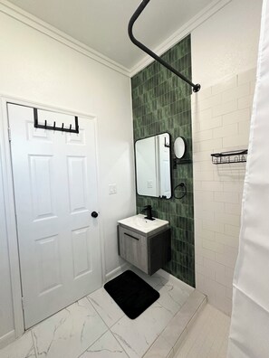 Bathroom - Delaporte Villas (Nassau)