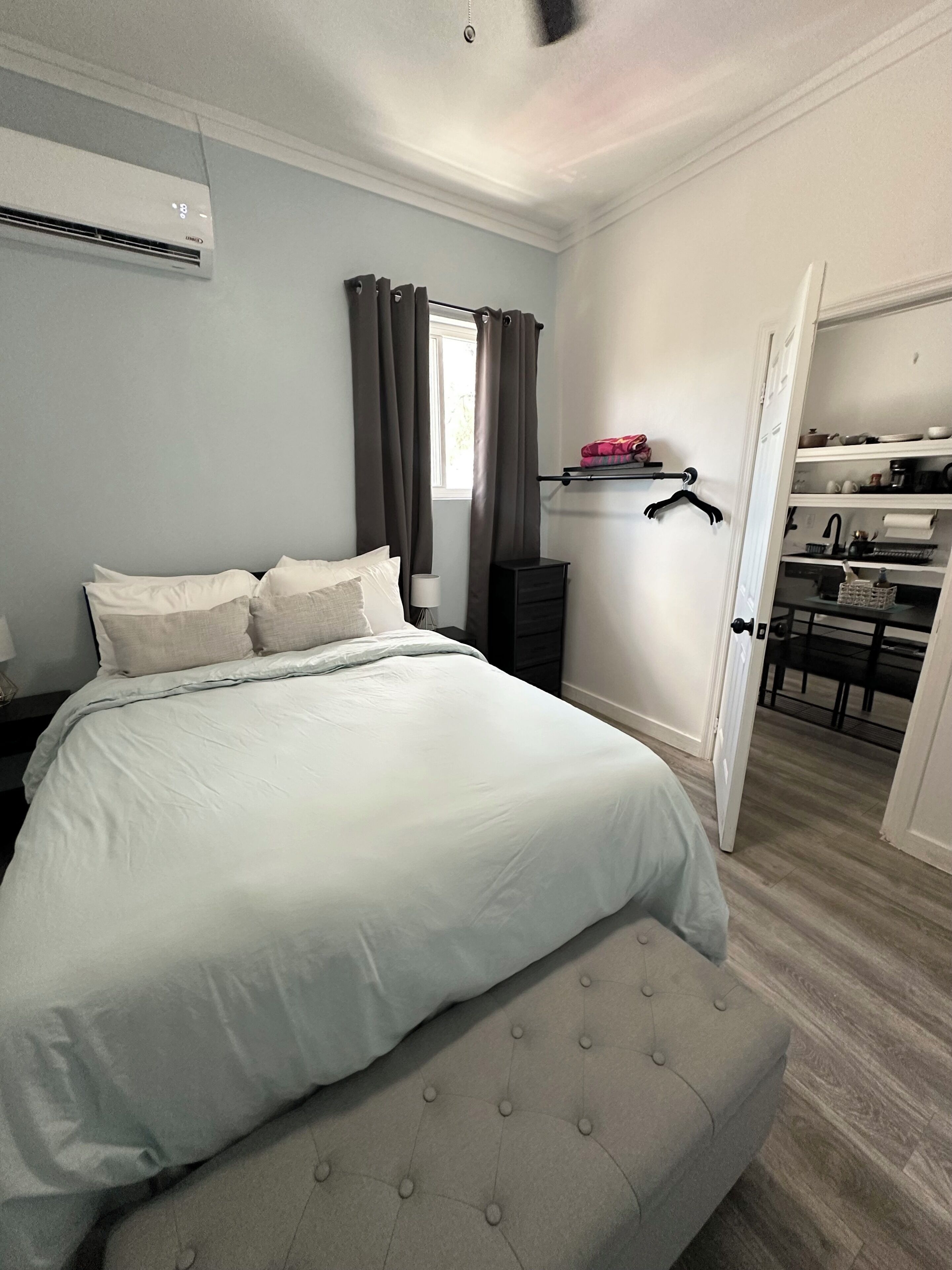 อพาร์ทเมนท์, ระเบียง, เห็นวิวทะเลบางส่วน