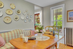 Dining - The Farm Apartment at Gettysburg Farmstead (Mount Joy Township)