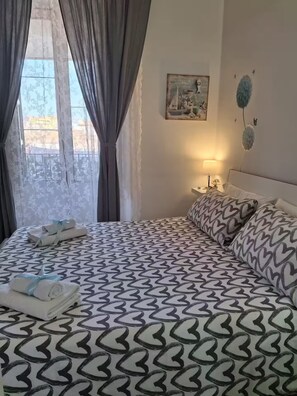 1 bedroom, iron/ironing board, WiFi, bed sheets - Stairway to Etna 1 Apartment with Balcony and Etna View in Catania (Catania)