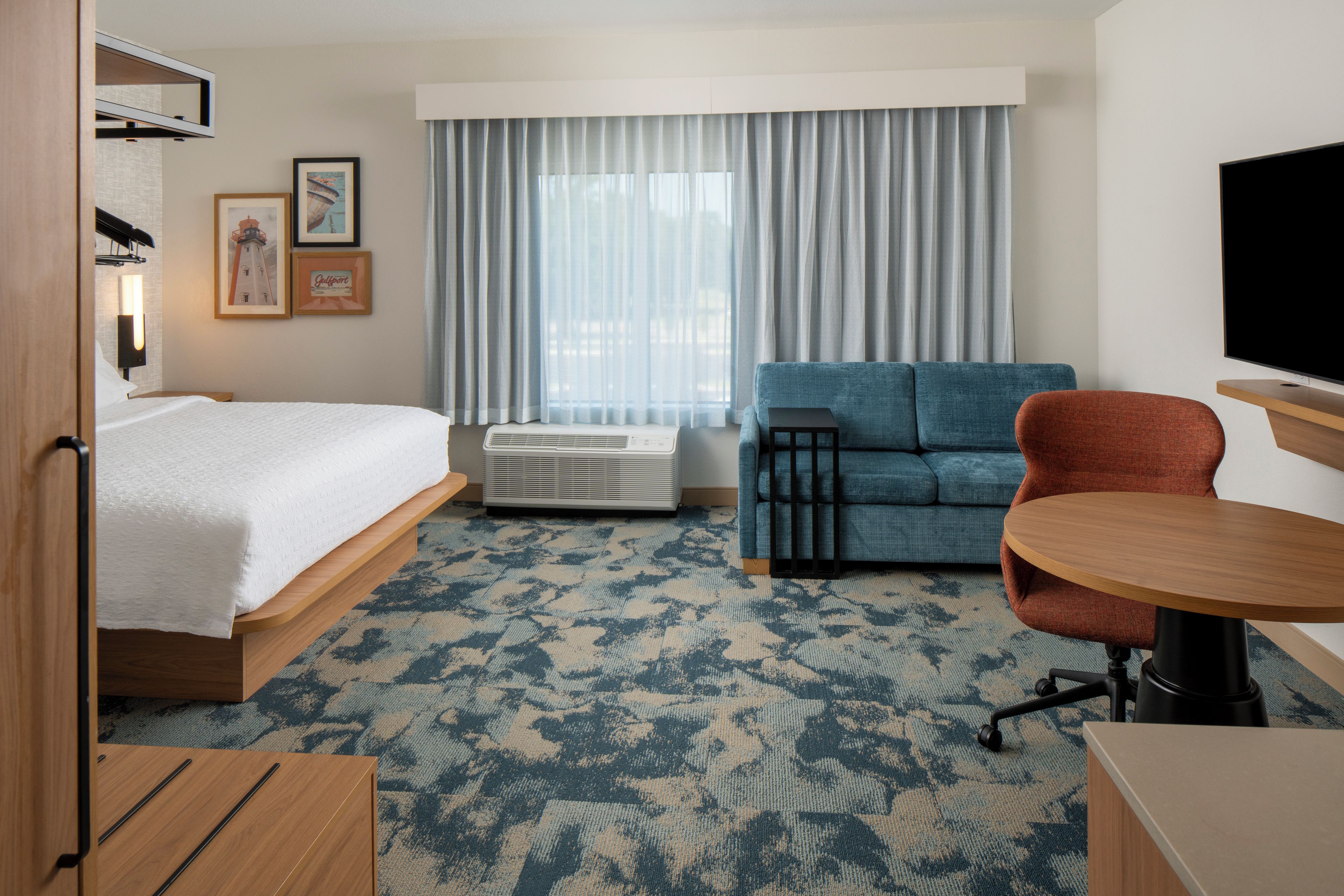 Studio Suite, 1 King Bed with Sofa bed, Microwave (Wet bar) | In-room safe, desk, blackout drapes, iron/ironing board