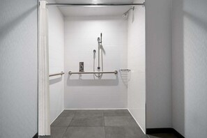 Zimmer, 1 King-Bett, barrierefrei (Roll-In Shower) | Badezimmer