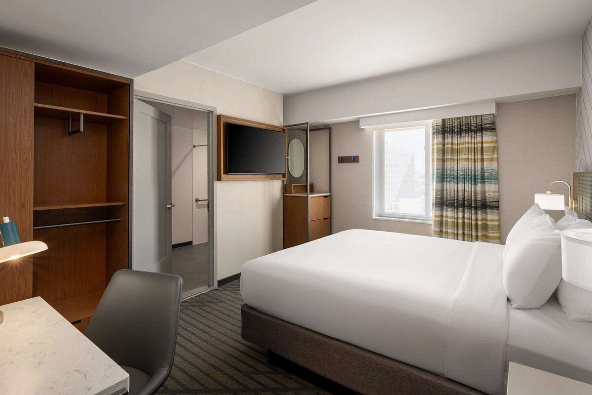 Zimmer, 1 King-Bett, barrierefrei (Roll-In Shower)