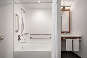 Zimmer, 1 King-Bett, barrierefrei, Badewanne (Mobility & Hearing) | Badezimmer