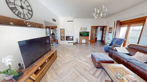 Living area - Villa in Kavac with beautiful sea view (Kavač)