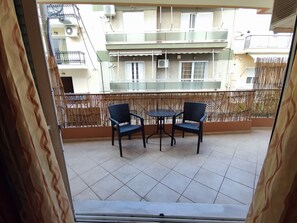 Interior - Comfortable 2-Bedroom Apartment Close to Piraeus Port (Pireas)