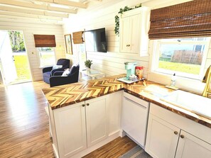 Interior - Lou Lou's Hideaway: 1918 Historic Cottage in Cortez - Walk/Bike to AMI Beaches (Bradenton)