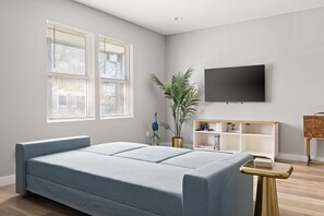 3 habitaciones, tabla de planchar con plancha, wifi y ropa de cama 