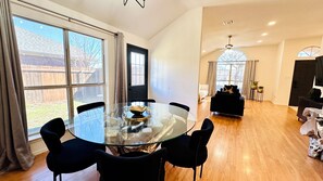 Dining - 3-bedroom house in gorgeous Burleson with AC for relaxing stays (Burleson)