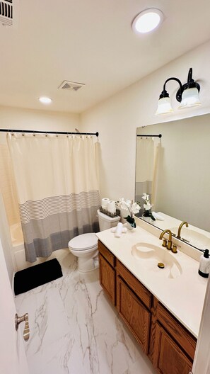 Bathroom - 3-bedroom house in gorgeous Burleson with AC for relaxing stays (Burleson)