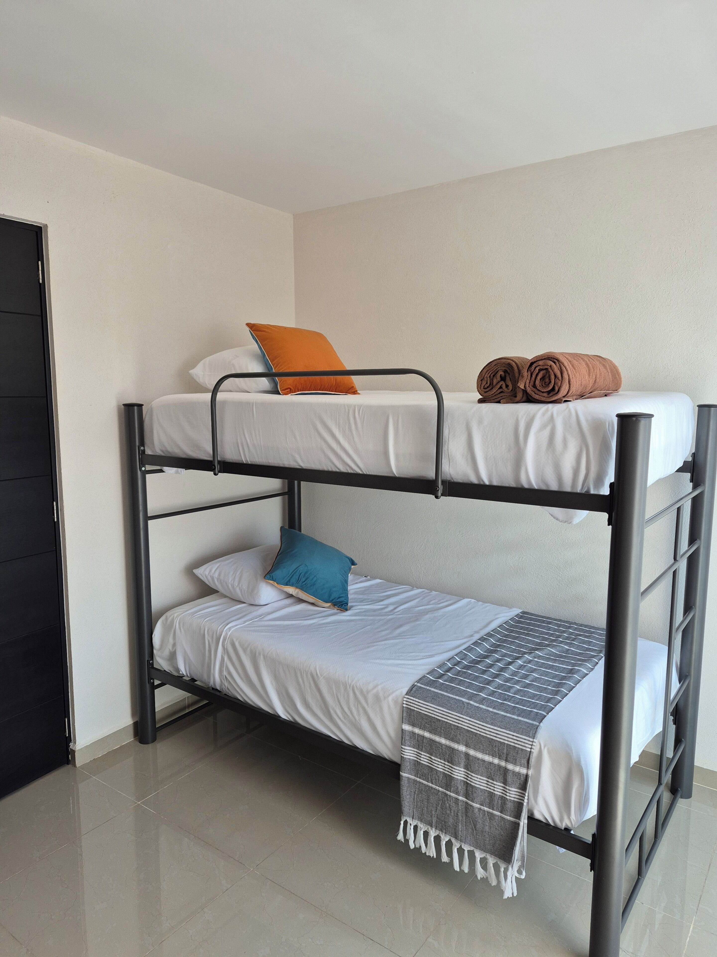 2 bedrooms, iron/ironing board, internet, bed sheets