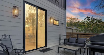 Hot Tub Nights Near SoCo - Chic South ATX Escape w Private Patio for Grilling!