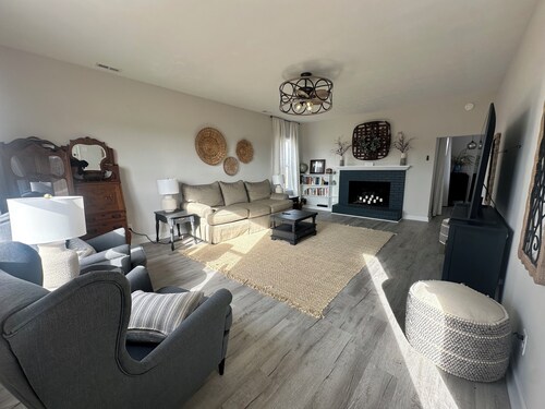 Private Country Retreat w/ Hot Tub Near Owensboro