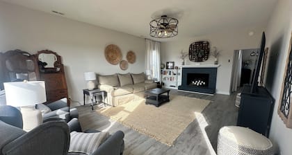 Private Country Retreat w/ Hot Tub Near Owensboro