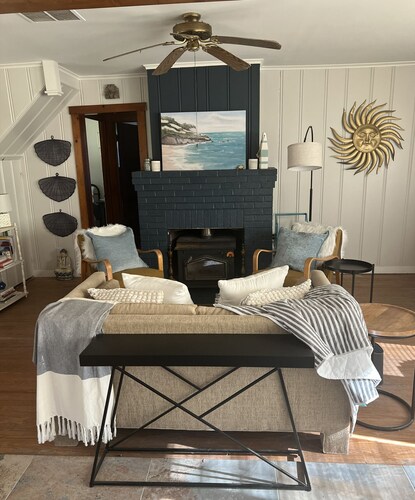 3-bedroom house in soothing Saint Leonard with AC for relaxing stays