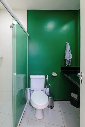 Hair dryer, towels, soap, toilet paper - One-bedroom apartment with living room, house style, affordable in Ipanema! (Rio de Janeiro)