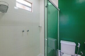 Hair dryer, towels, soap, toilet paper - One-bedroom apartment with living room, house style, affordable in Ipanema! (Rio de Janeiro)
