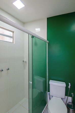 Hair dryer, towels, soap, toilet paper - One-bedroom apartment with living room, house style, affordable in Ipanema! (Rio de Janeiro)