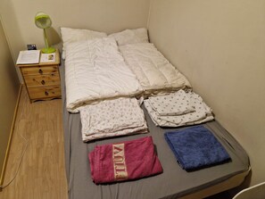 1 habitación, tabla de planchar con plancha, wifi y ropa de cama 
