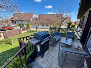 Outdoor dining - Vrbo Property (Rouffach)