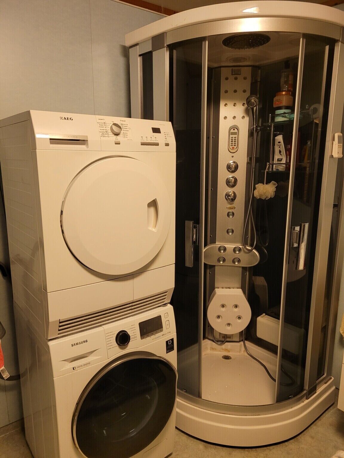 Dusche, Haartrockner, Handtücher