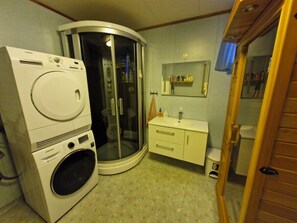 Bathroom - Vrbo Property (Troms)