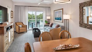 Living area - 2bd/2ba Resort Condo, full kitchen, W/D, Sheraton Broadway Resort (Myrtle Beach)