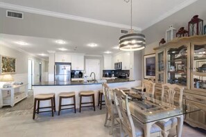 Dining - "Sterling Beach" Gulf Front 3BR Oversized Layout (Panama City Beach)